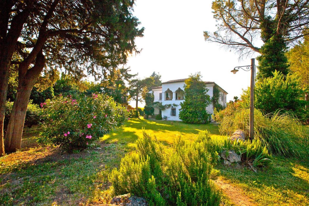 Agriturismo "Borgo Madonna Degli Angeli" - Charming Cottages In The Gardens ! Tocco da Casauria Buitenkant foto
