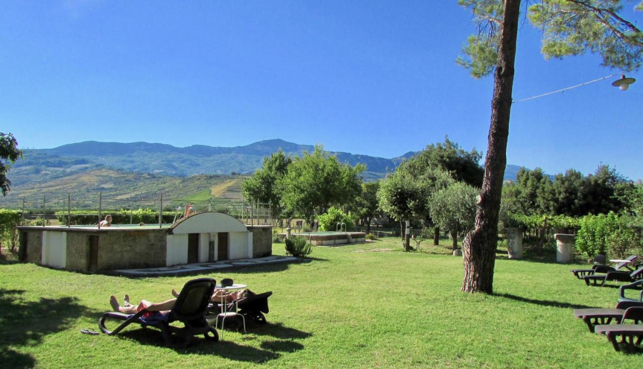 Agriturismo "Borgo Madonna Degli Angeli" - Charming Cottages In The Gardens ! Tocco da Casauria Buitenkant foto